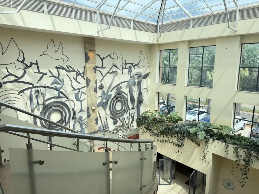 Rosslyn Riviera mall mural